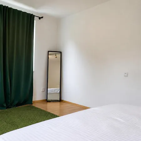 Apartament Petricania House - Garden & With Parking